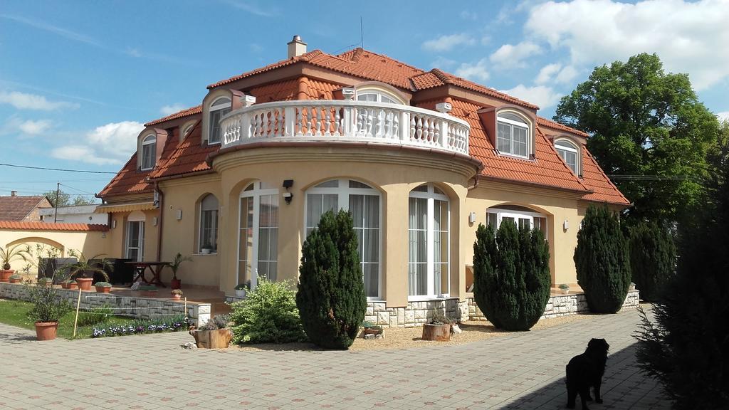 Ambrozia Guesthouse Nagykanizsa Exterior photo